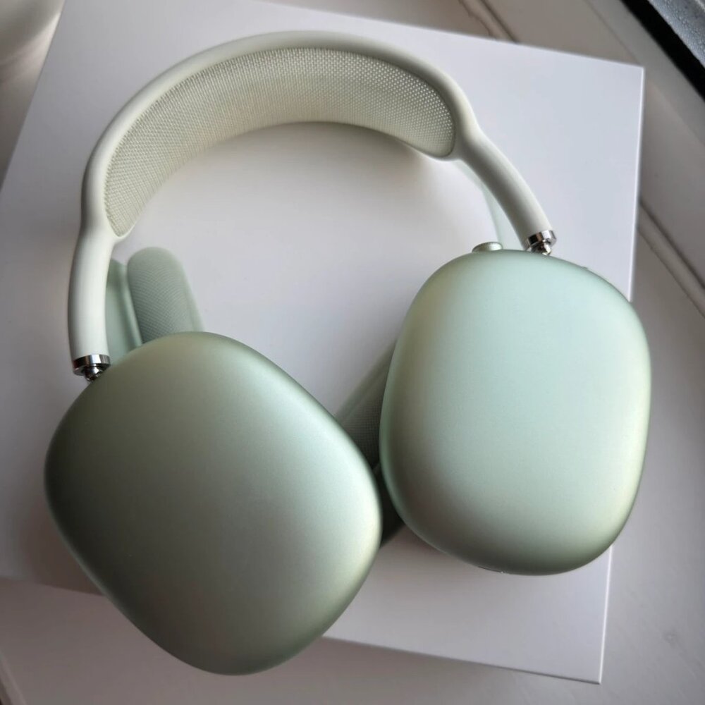 AirPod Max green brand new condition